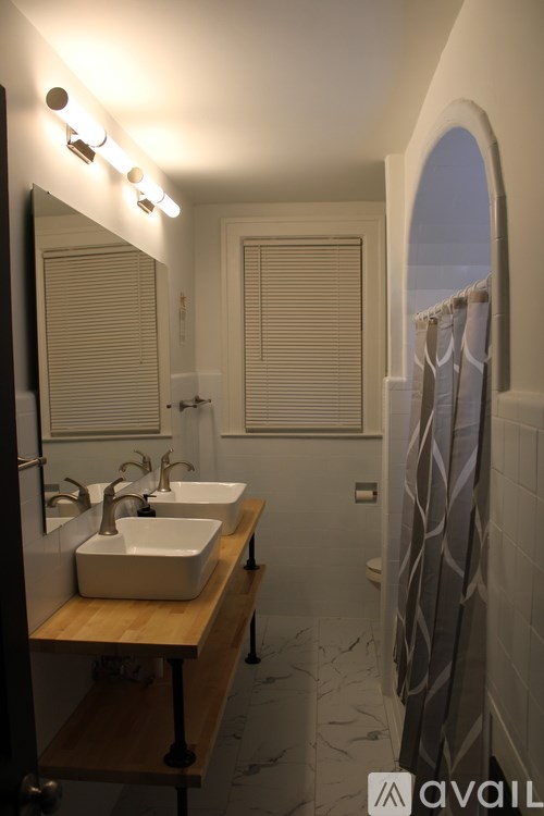A bathroom with a sink and mirror.