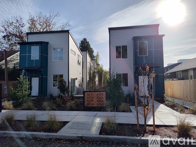 4260 NE Going St 2 Beds Single Family Home for Rent - Photo Gallery 2