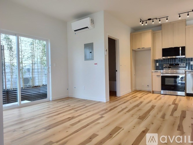 4260 NE Going St 2 Beds Single Family Home for Rent - Photo Gallery 3