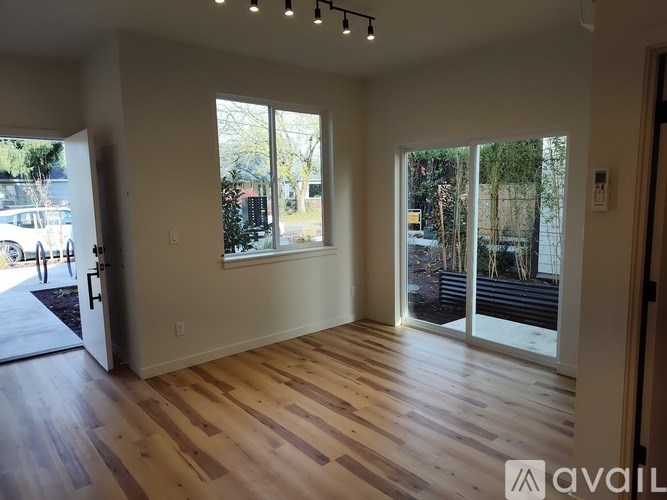 4260 NE Going St 2 Beds Single Family Home for Rent - Photo Gallery 4