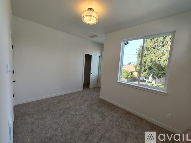 4260 NE Going St 2 Beds Single Family Home for Rent - Photo Gallery 8