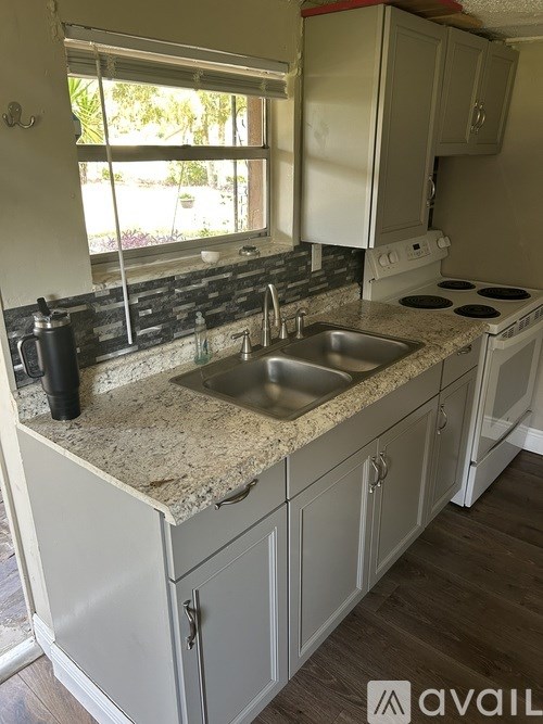 218 Floral Ave 1 Bed Apartment for Rent - Photo Gallery 4