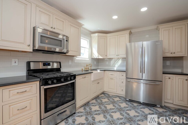 135 Main Street 2 Beds Apartment for Rent - Photo Gallery 1