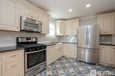 135 Main Street 2 Beds Apartment for Rent