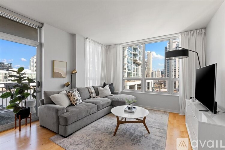 330 W Grand Ave 2 Beds Condo for Rent - Photo Gallery 2