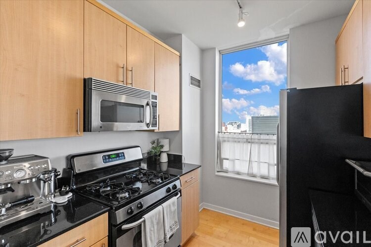 330 W Grand Ave 2 Beds Condo for Rent - Photo Gallery 3