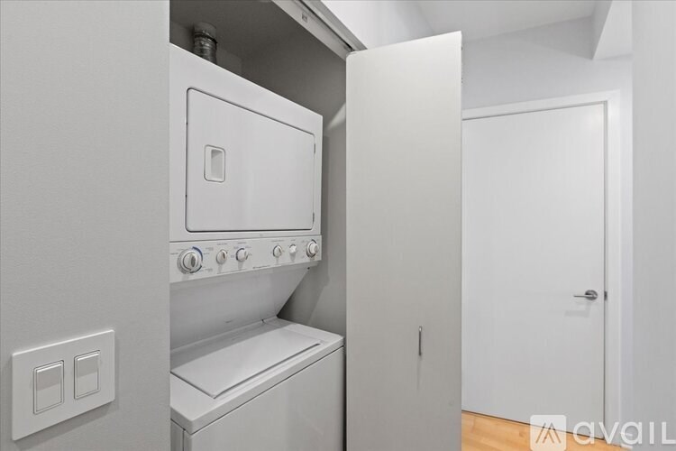 330 W Grand Ave 2 Beds Condo for Rent - Photo Gallery 6