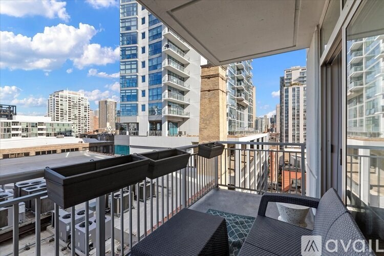 330 W Grand Ave 2 Beds Condo for Rent - Photo Gallery 9
