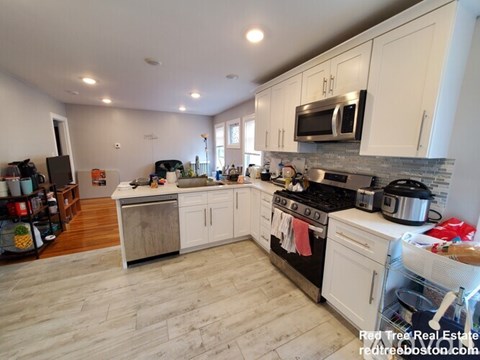 7 Elmira St 4 Beds Apartment for Rent