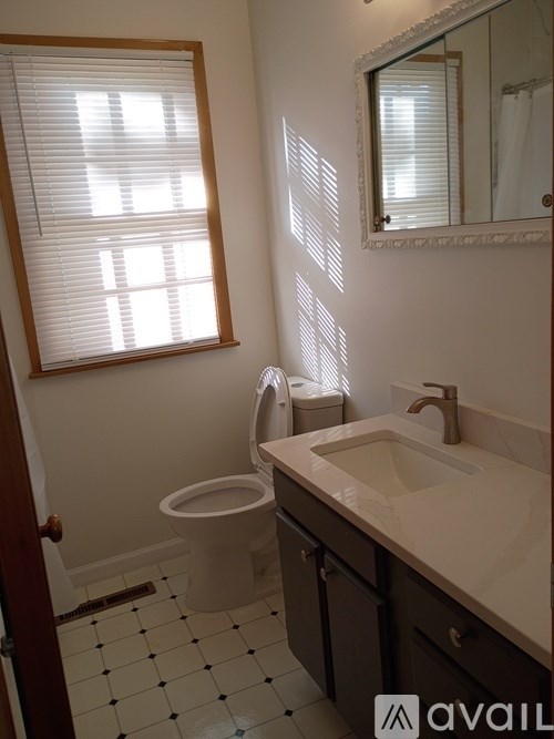 12504 East 33rd Street South 3 Beds Single Family Home for Rent - Photo Gallery 2