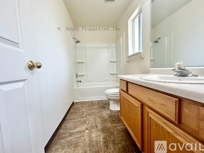 A bathroom with a toilet, sink, and bathtub.
