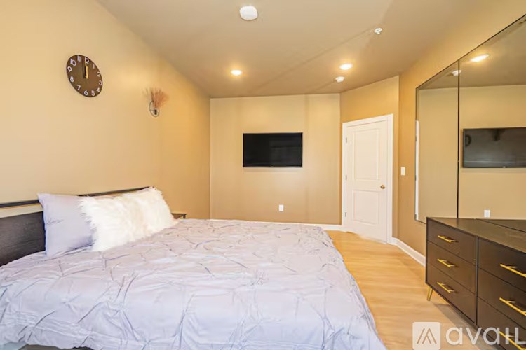 Glenn Dale Blvd 7 Beds Single Family Home for Rent - Photo Gallery 18