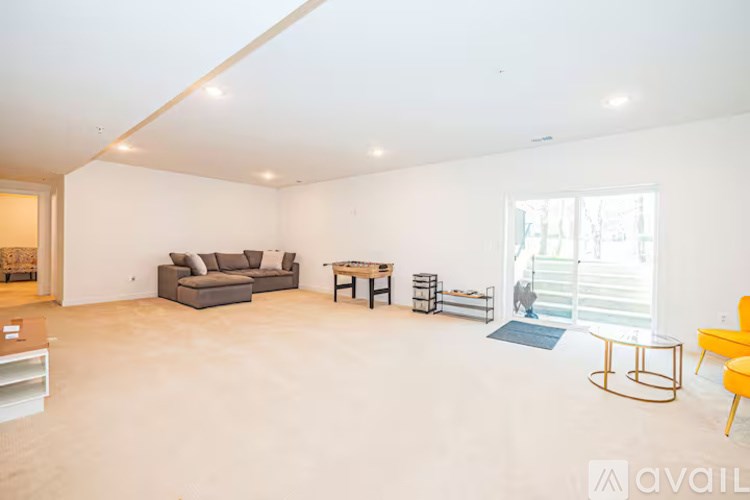 Glenn Dale Blvd 7 Beds Single Family Home for Rent - Photo Gallery 20