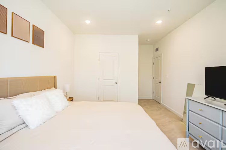 Glenn Dale Blvd 7 Beds Single Family Home for Rent - Photo Gallery 3