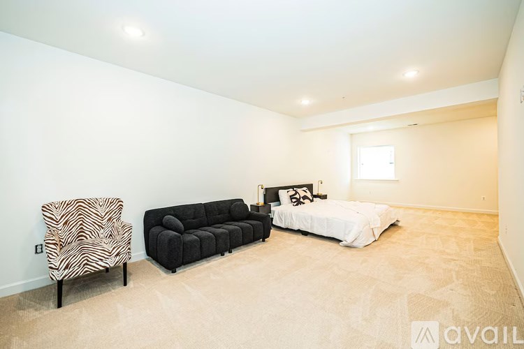 Glenn Dale Blvd 7 Beds Single Family Home for Rent - Photo Gallery 25