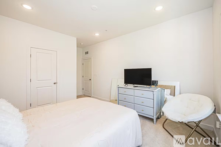 Glenn Dale Blvd 7 Beds Single Family Home for Rent - Photo Gallery 27