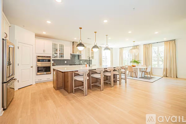 Glenn Dale Blvd 7 Beds Single Family Home for Rent - Photo Gallery 37