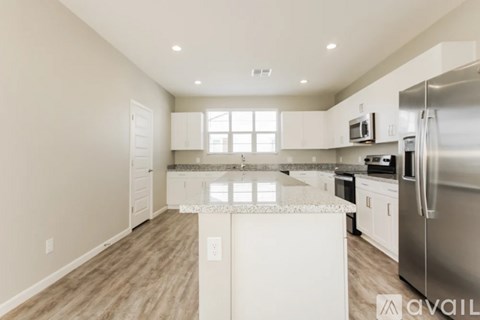 5022 North 189th Glen 4 Beds Single Family Home for Rent - Photo Gallery 4