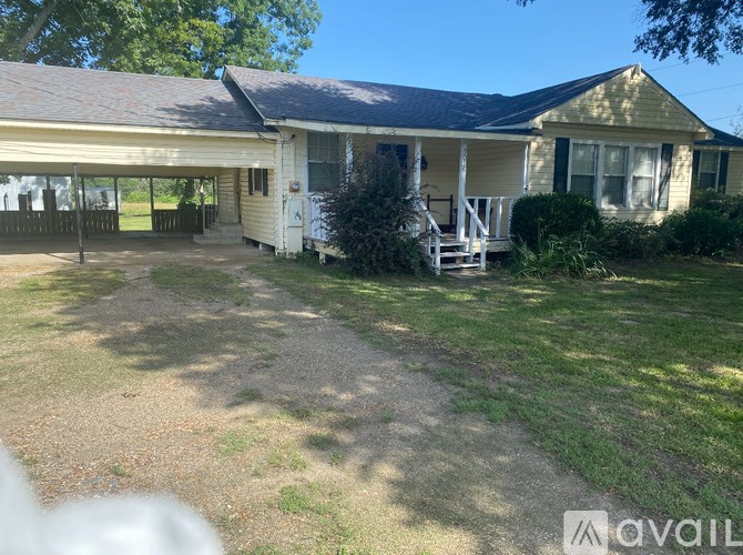 A house with a porch and a covered patio area.