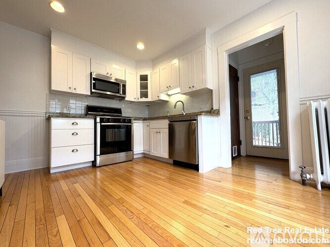 63 Newport St 3 Beds Apartment for Rent - Photo Gallery 1
