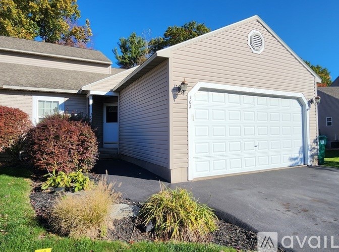 162 Slindes Wood Circle 2 Beds Townhouse for Rent - Photo Gallery 1