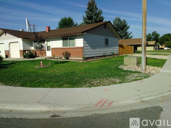 5555 N Millrun Ave 2 Beds Single Family Home for Rent - Photo Gallery 2