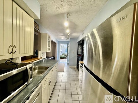 197 Lake St 2 Beds Townhouse for Rent - Photo Gallery 1