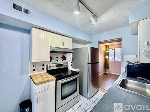 197 Lake St 2 Beds Townhouse for Rent - Photo Gallery 2