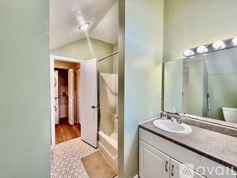 197 Lake St 2 Beds Townhouse for Rent - Photo Gallery 13