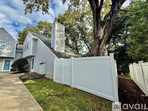 197 Lake St 2 Beds Townhouse for Rent - Photo Gallery 18