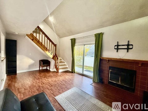 197 Lake St 2 Beds Townhouse for Rent - Photo Gallery 8