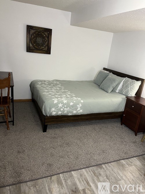 5652 Ozark Avenue North 2 Beds Single Family Home for Rent - Photo Gallery 14