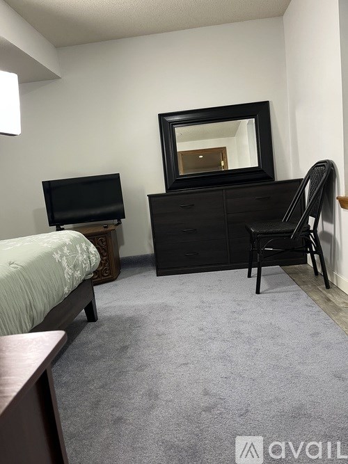 5652 Ozark Avenue North 2 Beds Single Family Home for Rent - Photo Gallery 9