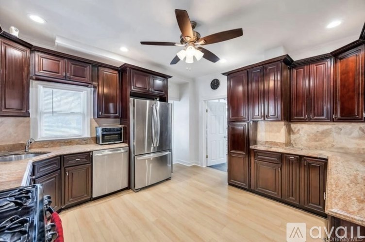 209 Central Avenue 3 Beds Apartment for Rent - Photo Gallery 2