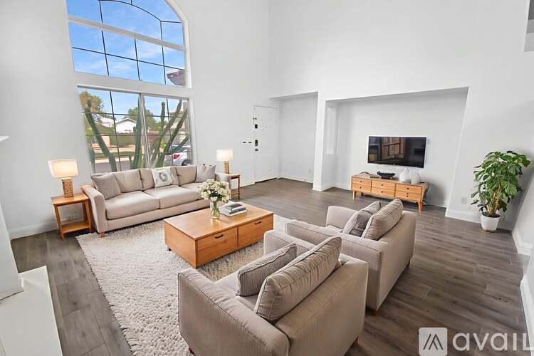 10928 Vista Avenue 3 Beds Single Family Home for Rent - Photo Gallery 2