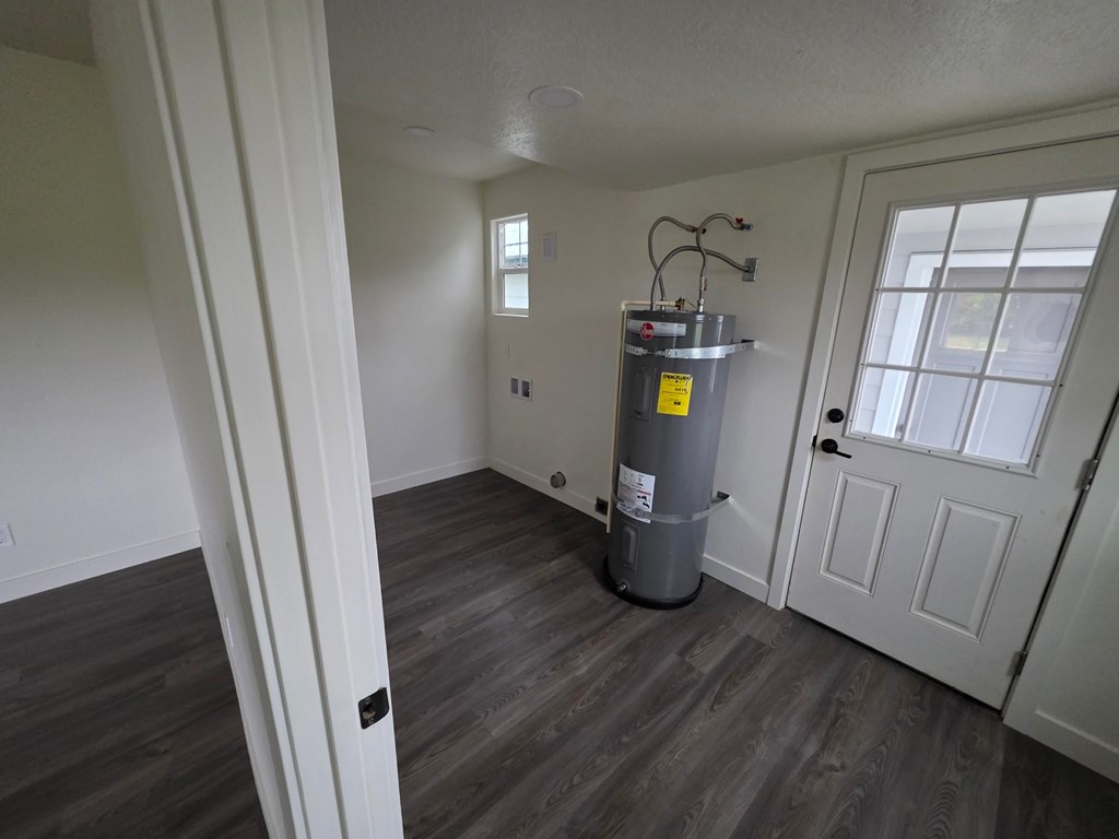 12765 CLOW CORNER RD      (1155) 4 Beds House for Rent - Photo Gallery 3