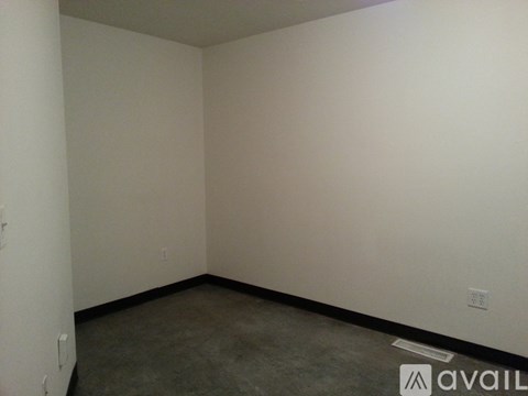 943 South Gilbert Street 3 Beds Apartment for Rent - Photo Gallery 13