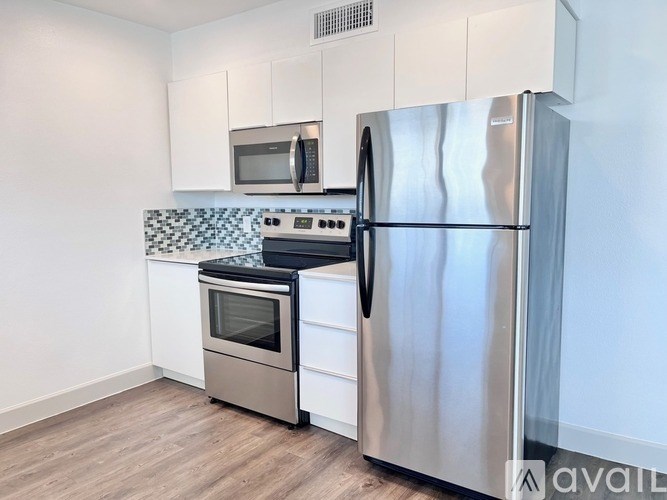 4320 N 27th St 1 Bed Apartment for Rent - Photo Gallery 2