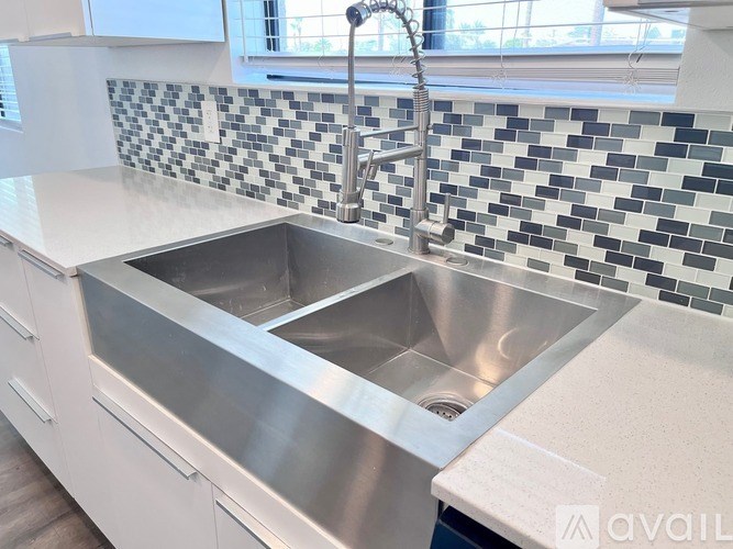 4320 N 27th St 1 Bed Apartment for Rent - Photo Gallery 11