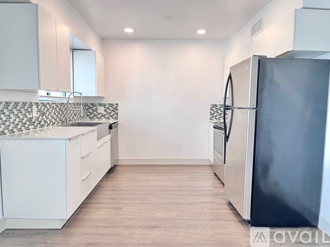 4320 N 27th St 1 Bed Apartment for Rent - Photo Gallery 6