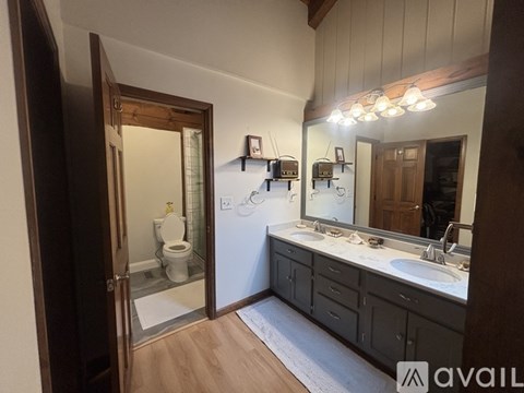 525 West Woodmen Road 4 Beds Single Family Home for Rent - Photo Gallery 8