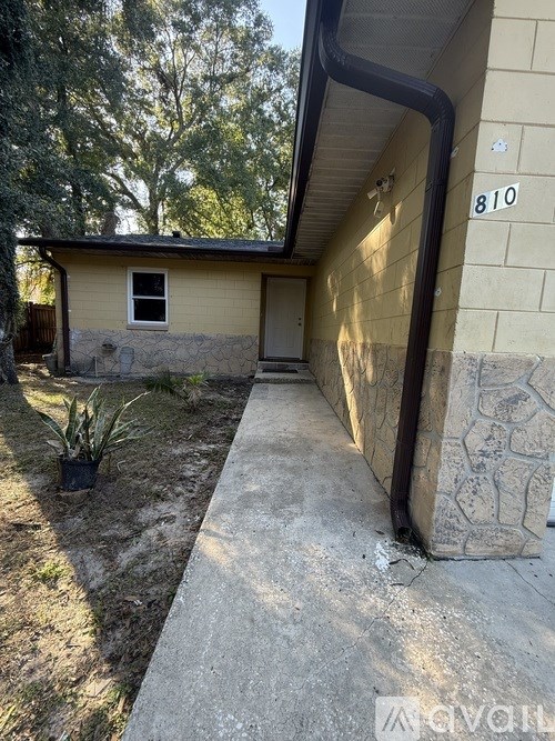 A house numbered 810 with a small front yard.