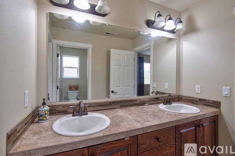 17536 Southwest Parkway Court 4 Beds Single Family Home for Rent - Photo Gallery 12