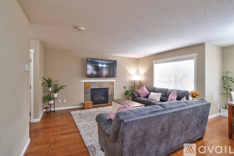 17536 Southwest Parkway Court 4 Beds Single Family Home for Rent - Photo Gallery 5