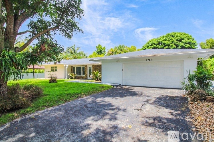 5785 SW 160th Ave 3 Beds Single Family Home for Rent - Photo Gallery 11