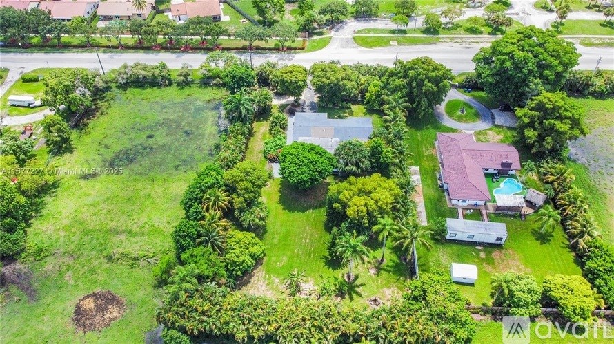 5785 SW 160th Ave 3 Beds Single Family Home for Rent - Photo Gallery 3