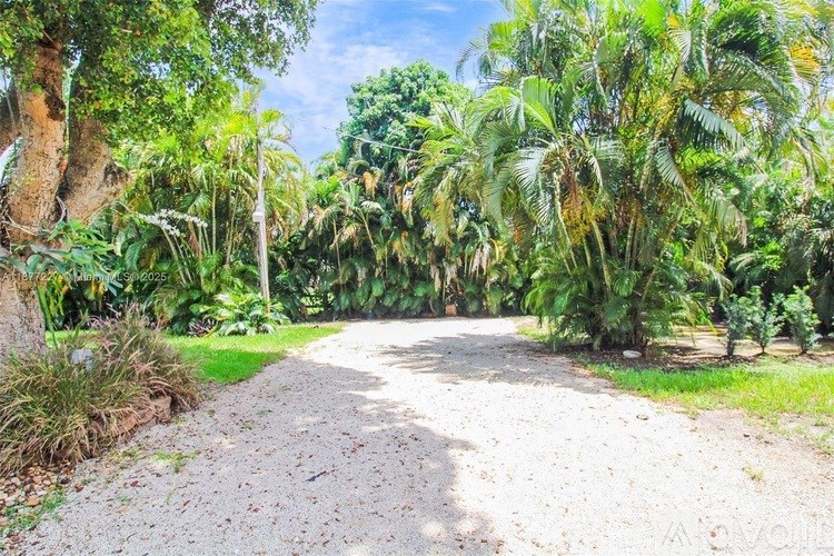 5785 SW 160th Ave 3 Beds Single Family Home for Rent - Photo Gallery 4