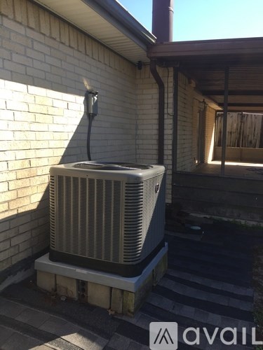 2424 Oakmere Dr 4 Beds Single Family Home for Rent - Photo Gallery 3