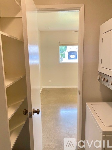 4232 N 32nd St 1 Bed Apartment for Rent - Photo Gallery 13