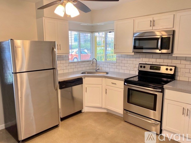 4232 N 32nd St 1 Bed Apartment for Rent - Photo Gallery 4